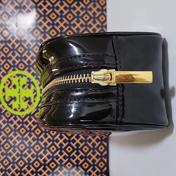 Tory Burch Black patent leather cosmetic pouch with zip - Picture 6 of 11